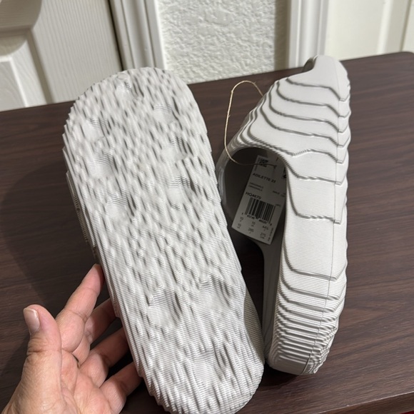 Brand New Addidas Adilette Men’s Size 10 - Picture 3 of 3